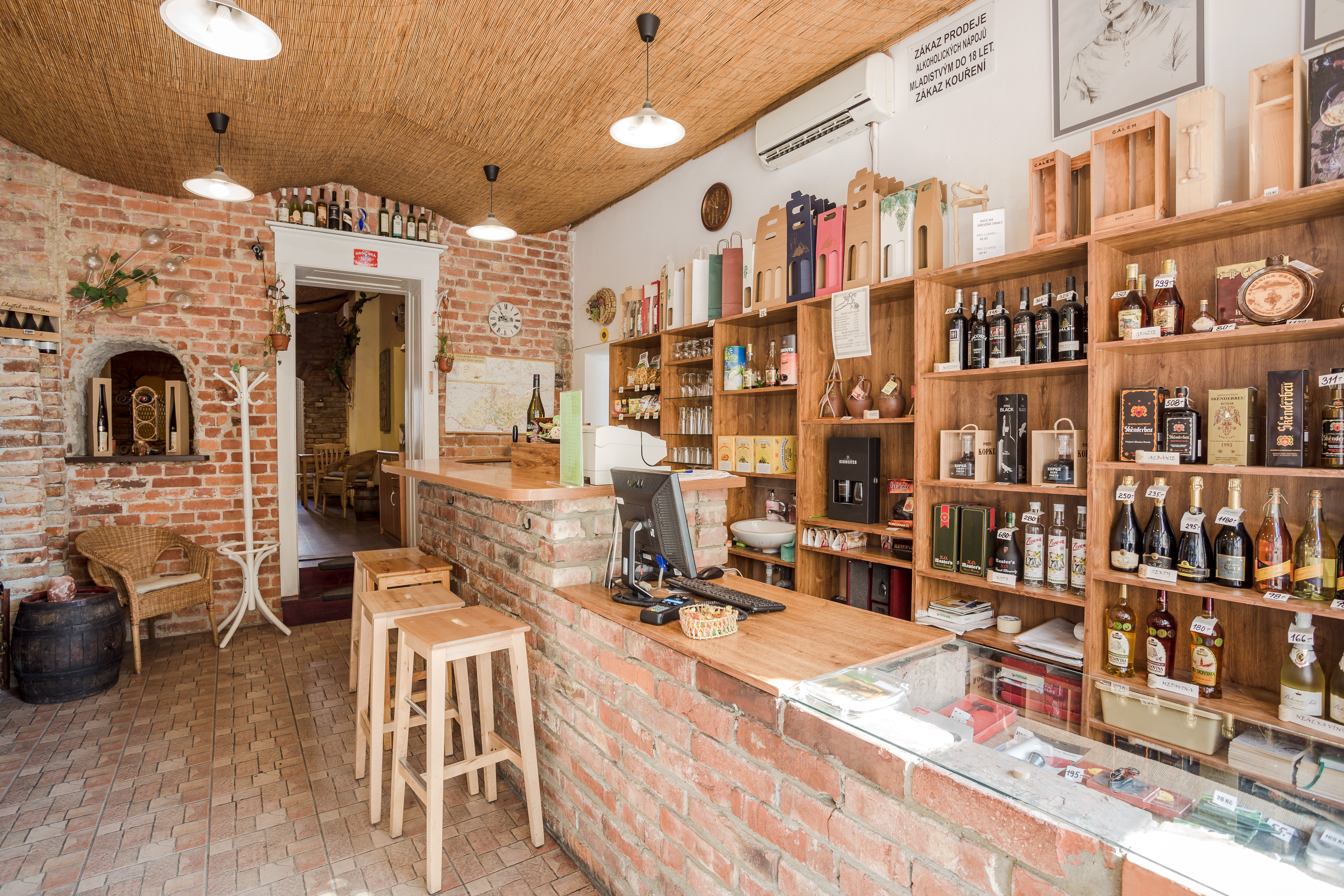 vinotéka prodejna s barem